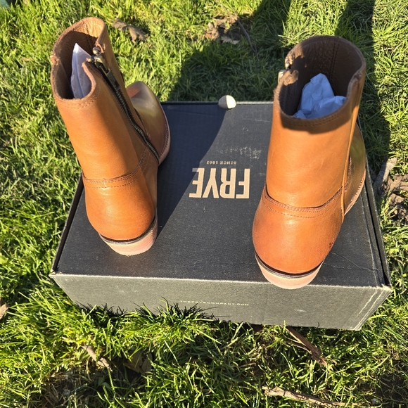 FRYE BILLY INSIDE ZIP; Color Carmel Size 9.5 - Picture 4 of 6